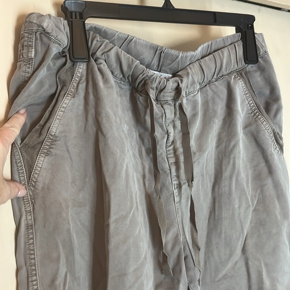 On The Road women’s khaki / Gray Joggers size large - preowned - Picture 2 of 9